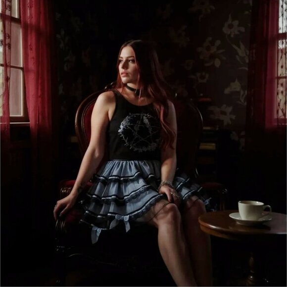 Long Time Gone Black Cropped Tank Barbed Wire Pentagram Graphic Gothic M - Picture 8 of 8